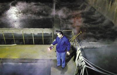 鍋爐運行工每天巡檢鍋爐 保障寒冬供暖(圖3) 鍋爐運行工每天巡檢鍋爐 保障寒冬供暖(圖3)